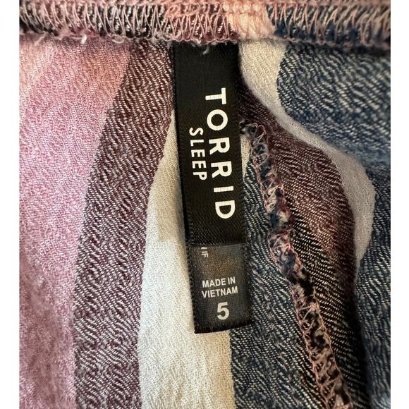 Torrid Plus 5X Gauze Pull On 3.5" Sleep Short in Vita Stripe Cloud Dancer - Picture 6 of 7